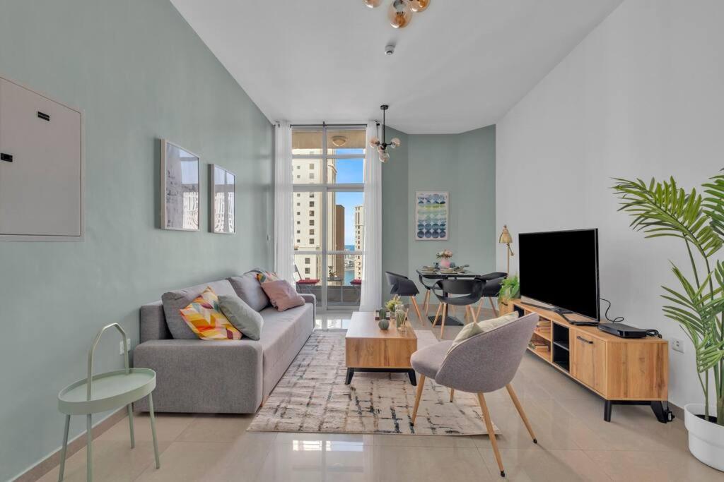Stylish home in Dubai Marina just steps away from the Beach and Tram