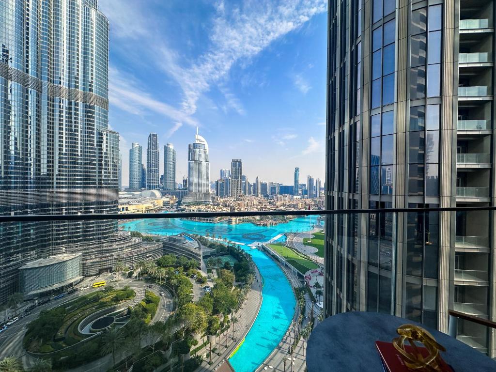 Luxury 3-bedroom apartment with a stunning view of the Burj Khalifa and the Fountain A