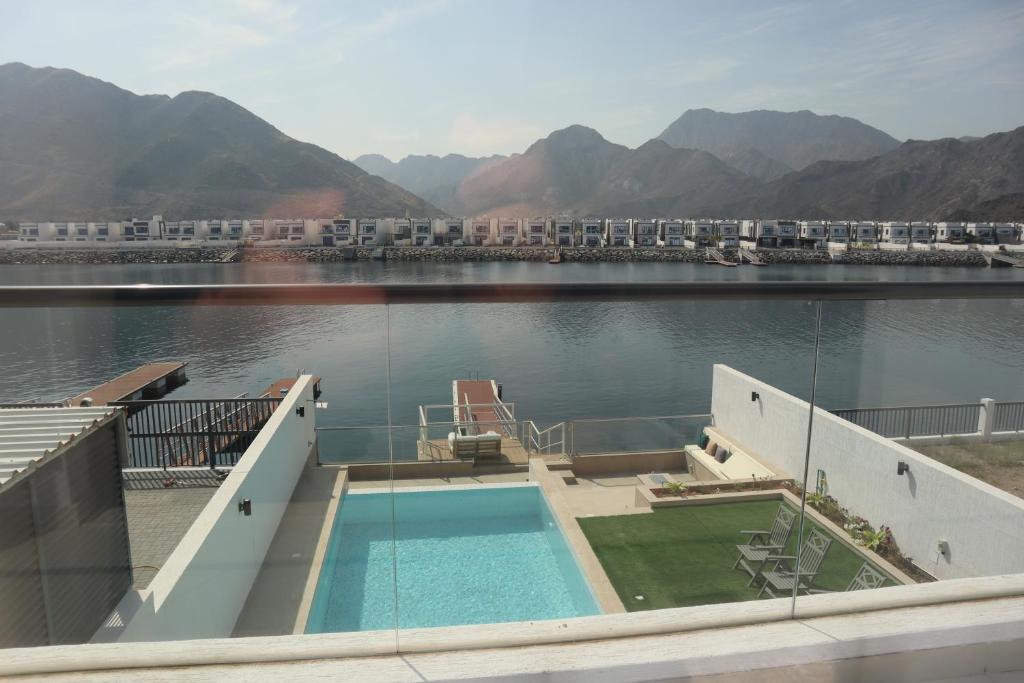 The Coral Villa 5 BR with free ka yak and private pool - Al Dana Island Fujairah