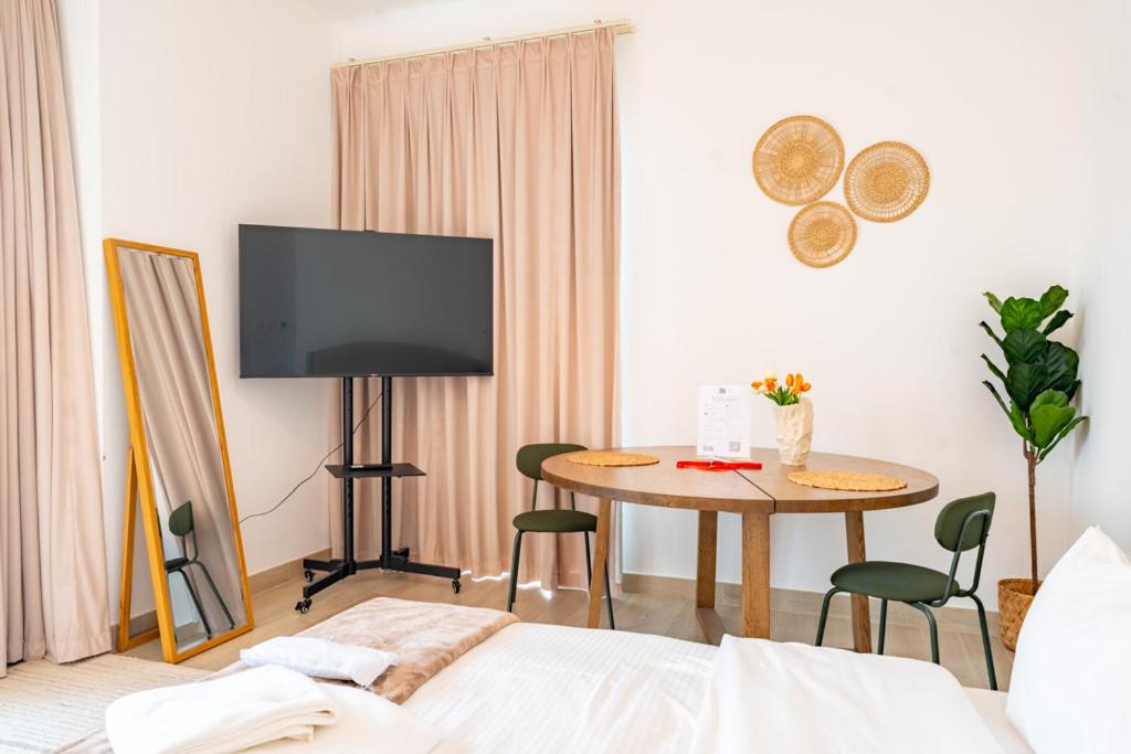 Tropical Studio withCity View 5minstoAirport 226 B1