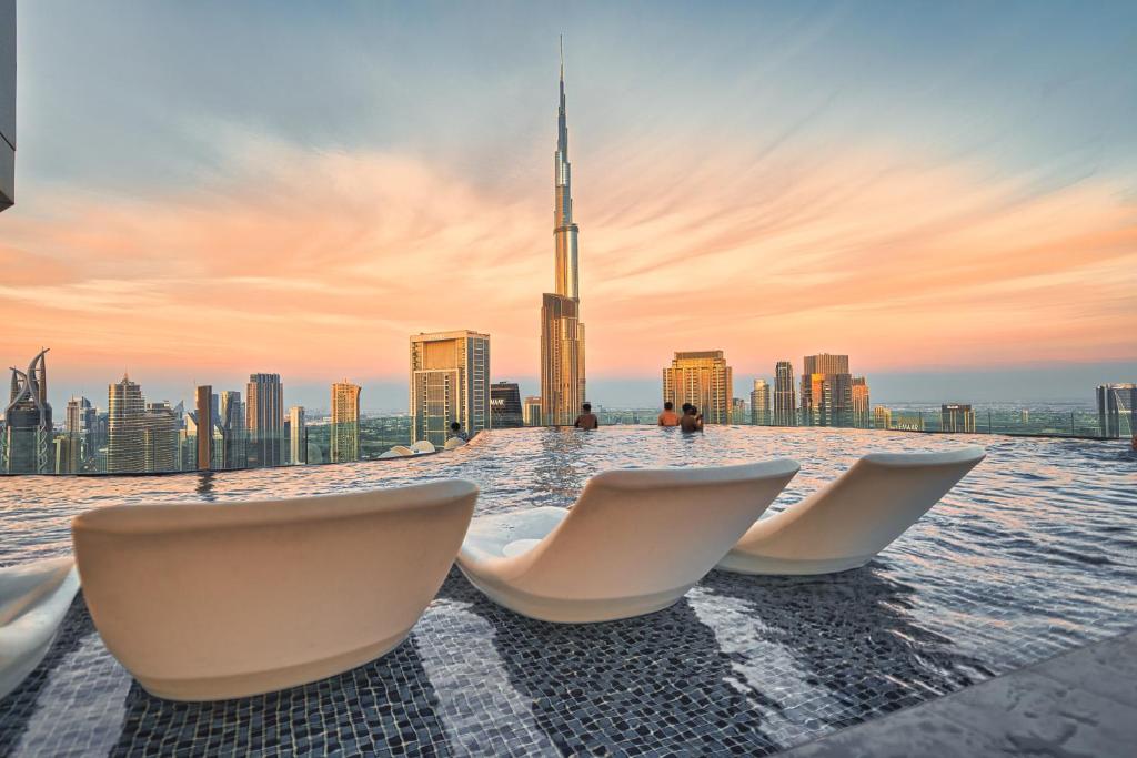 Magical Rooftop Pool In Downtown Dubai With Burj Khalifa & Sea View!