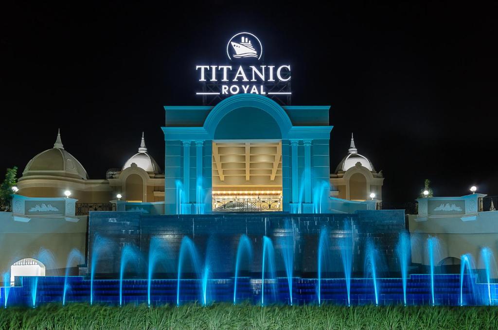 Titanic Royal-Families and Couples only