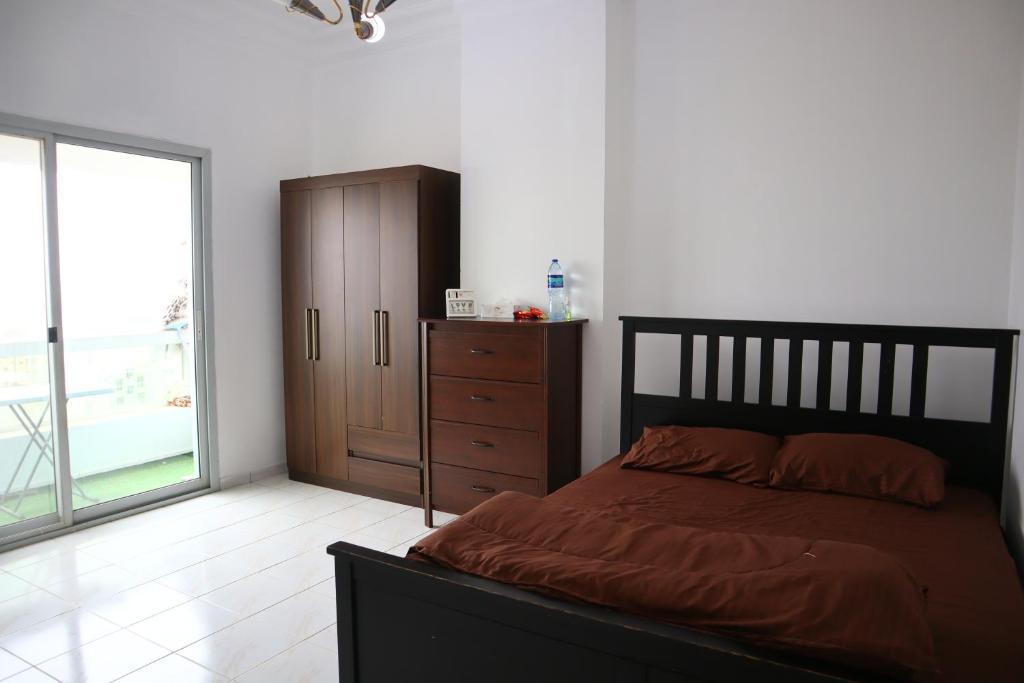 Tobby's - Cozy stay in the heart of Sharjah with balcony - for families only or executive ladies - with 2 shared qashrooms