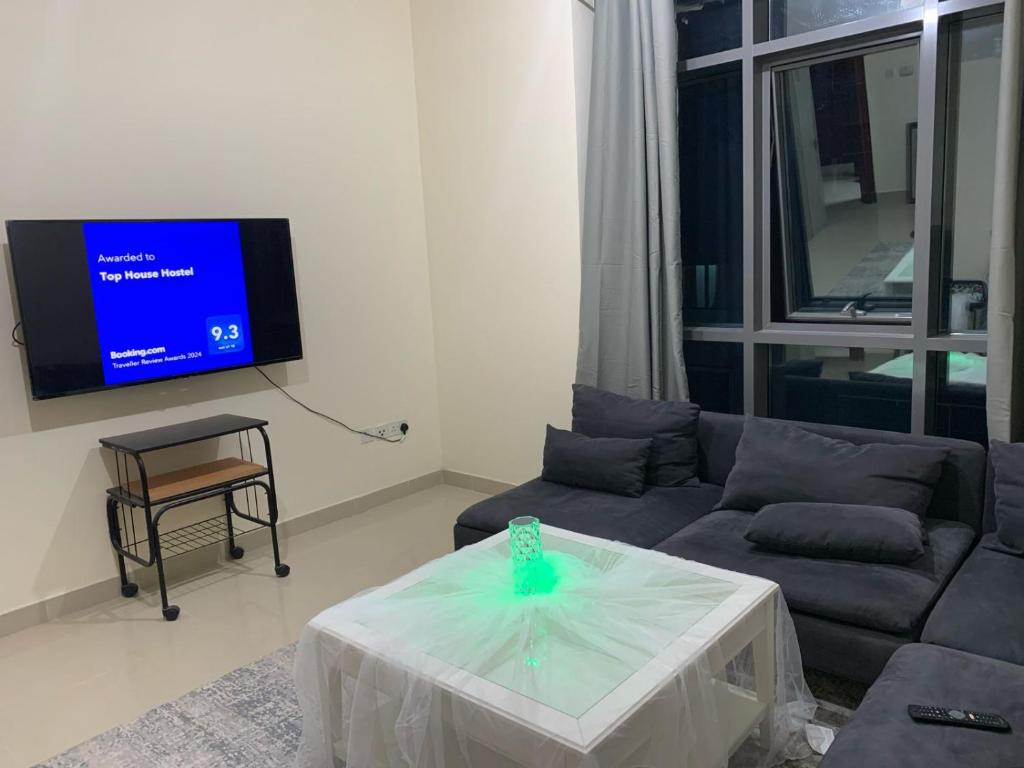 Top House Hostel