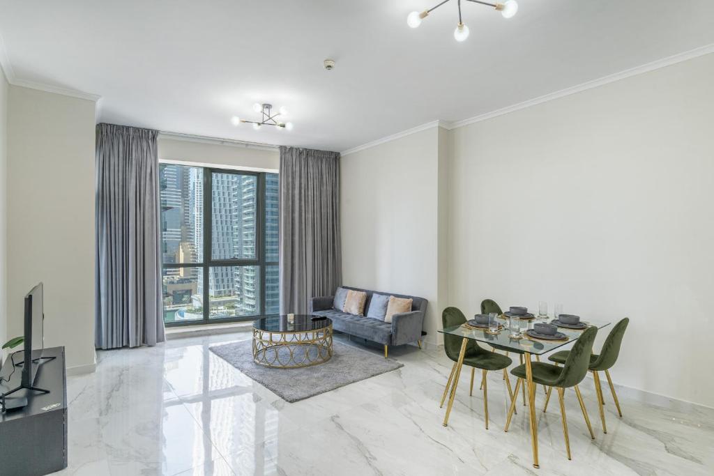 Spacious 1BR in the iconic Torch Tower, Dubai Marina - Allsopp&Allsopp