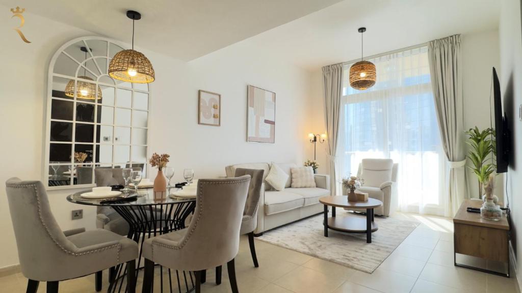 Trendy 1BR in Mangrove Place for 3 Guests in Al Reem
