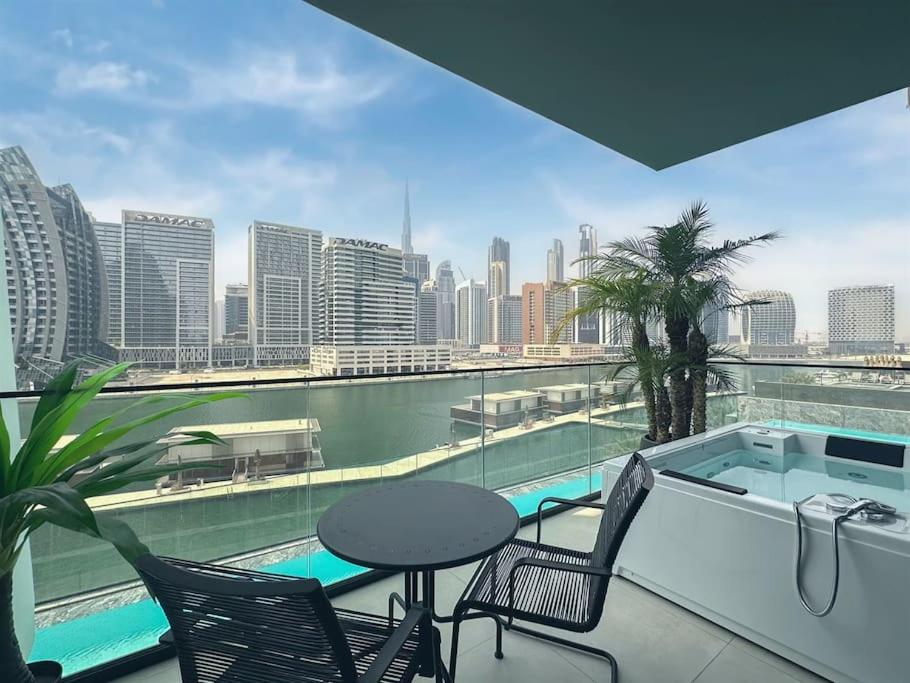 Trophy - Tech Haven w/ Private Jacuzzi