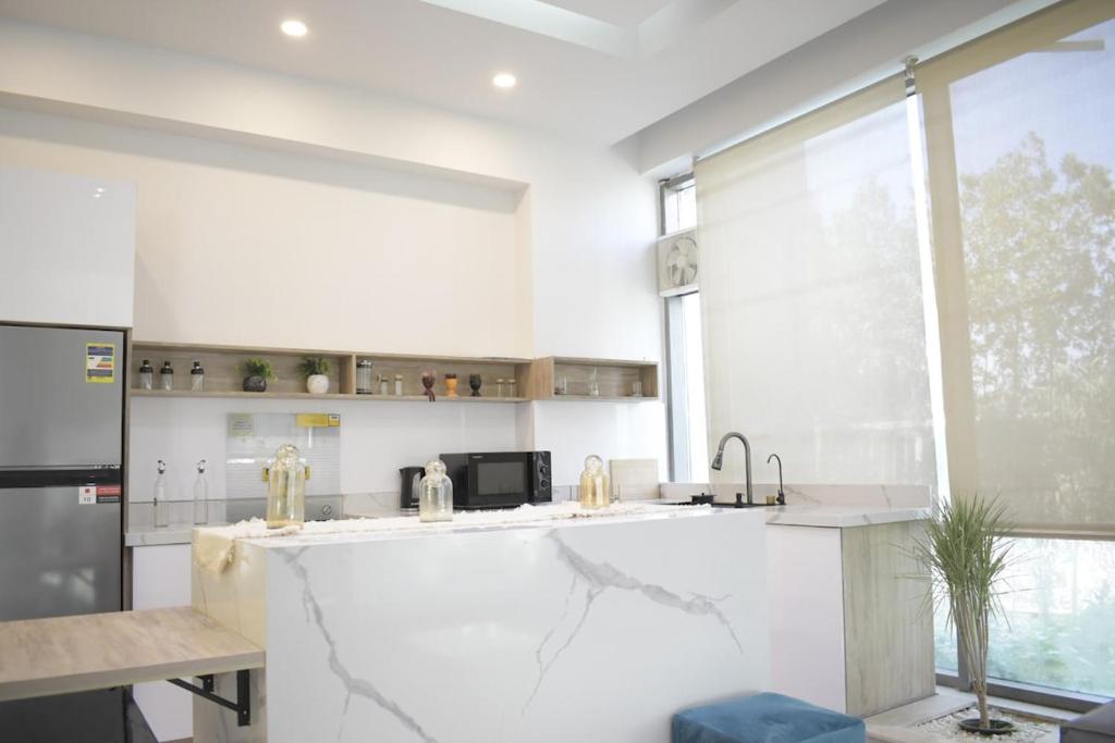 Tropical Luxury 2Bdr Apartment with Garden