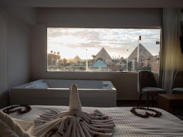Tuya great pyramid & sphinx view inn