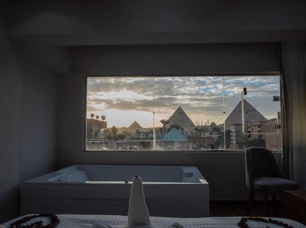 Tuya pyramids inn
