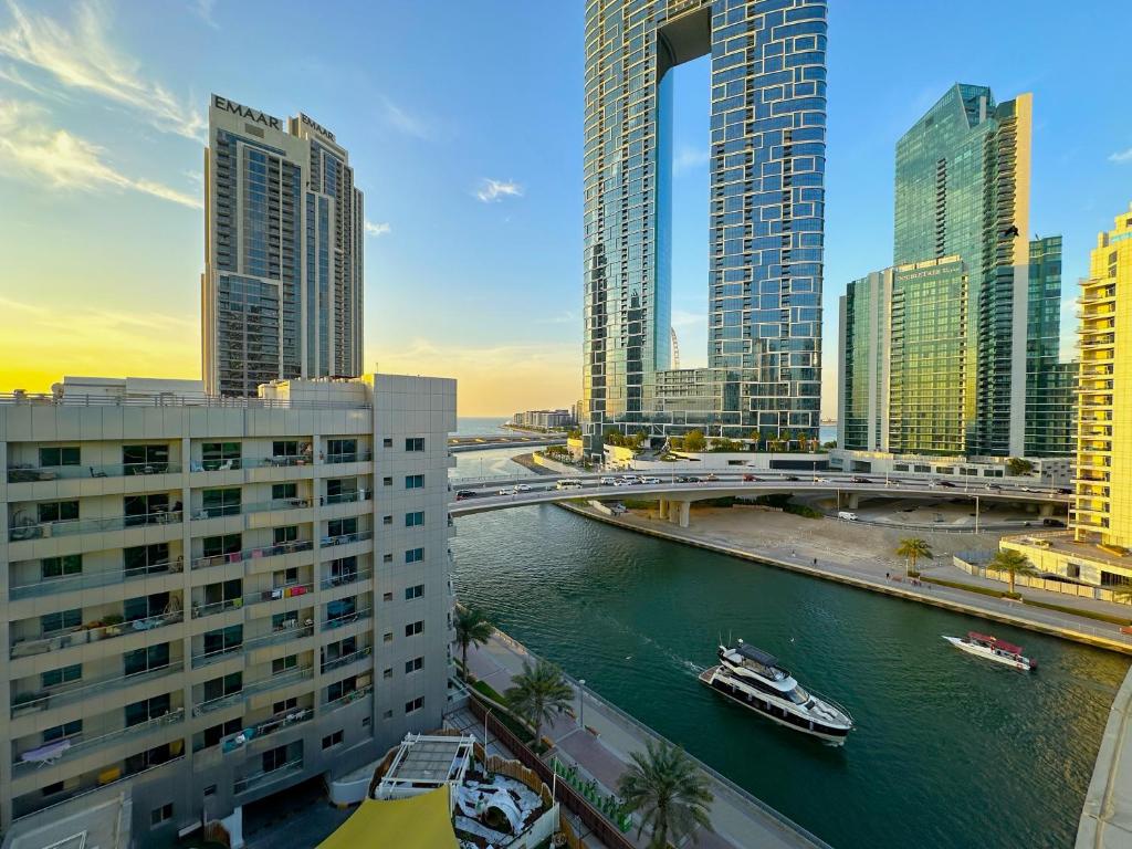 Unforgettable Canal & Sea View in Dubai Marina