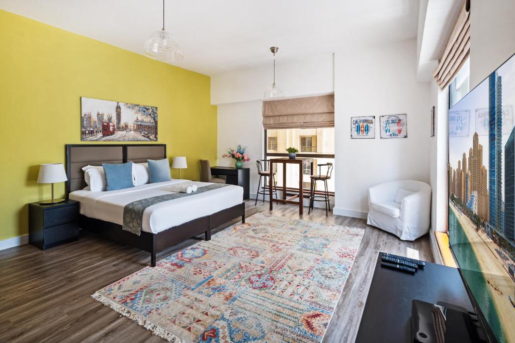 La Buena Vida Holiday Homes - Deluxe, very spacious 5 Bedroom plus maidroom in Best location of JBR, Near to Beach, Marina and Tram station