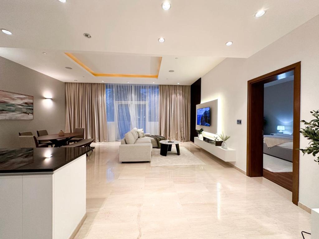 Upgraded 1BR Paradise With Private Garden - Oceana