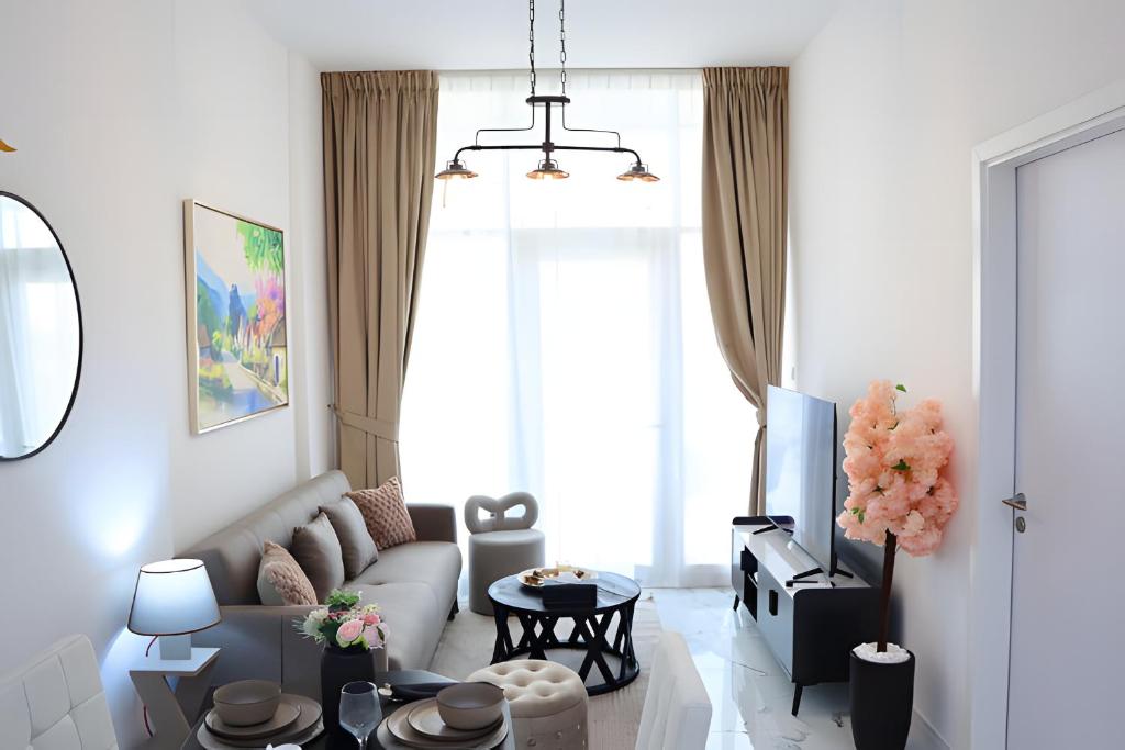 Urban 1BR Bliss with Free Pool and Parking in Masdar City