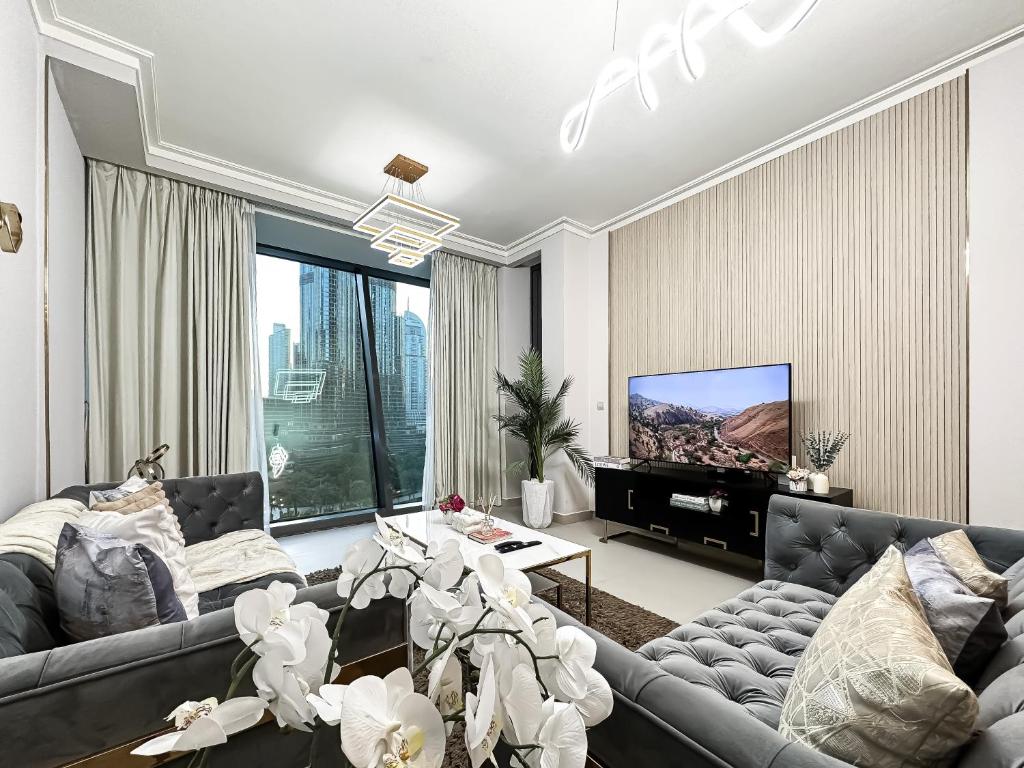 Urban Luxury 2BR with Spectacular Burj Khalifa view