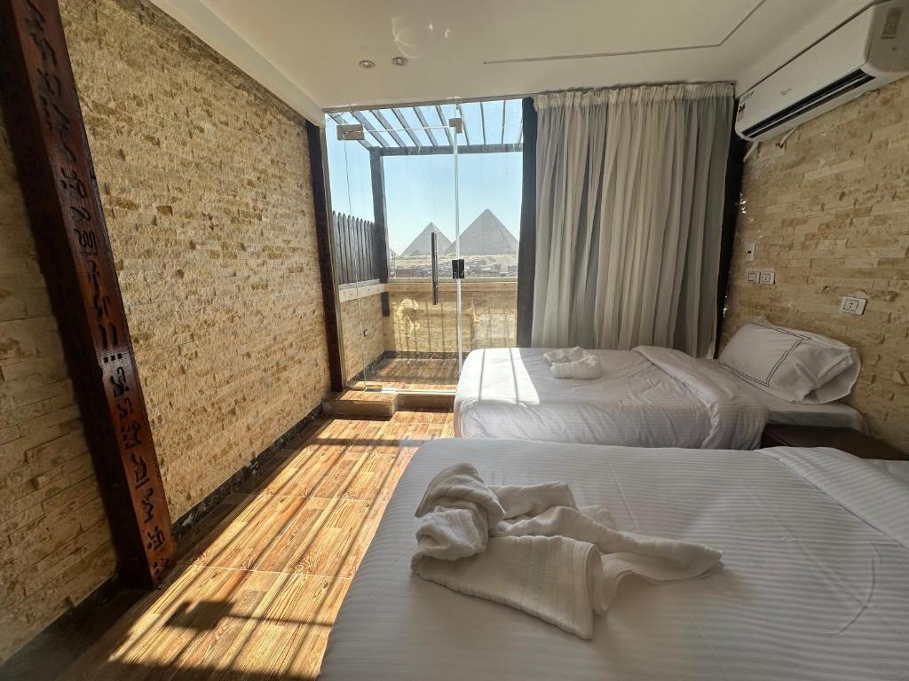 Vida Pyramids Inn