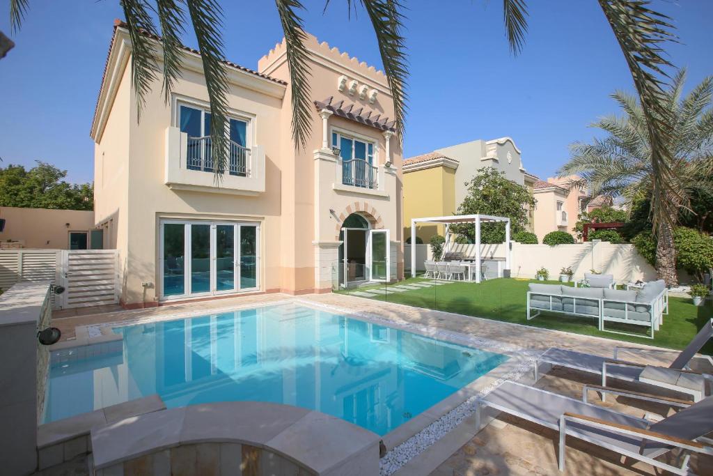 Victory Heights - 4BR Villa with Private Pool - Allsopp&Allsopp