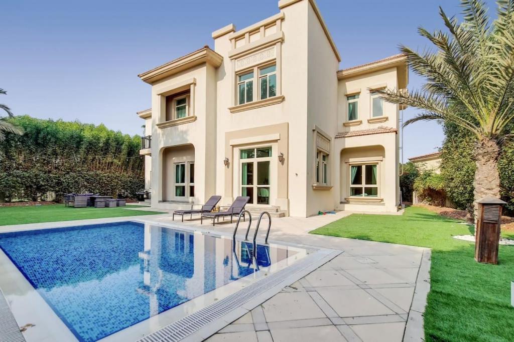 Villa, Jumeirah Islands - Modest Four Bedroom Villa