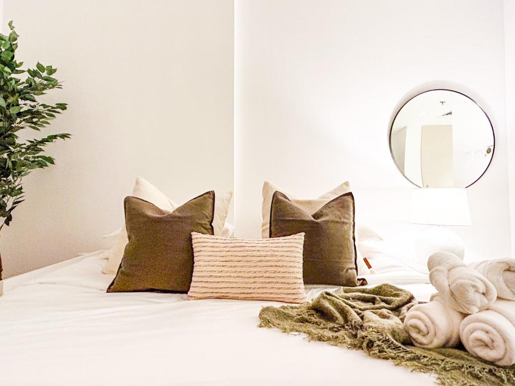 Voyage Studio In Waters Edge