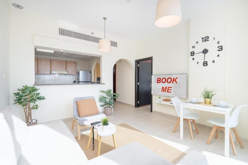 Warm and Cozy 1-Bedroom Perfect for Families in Sports City