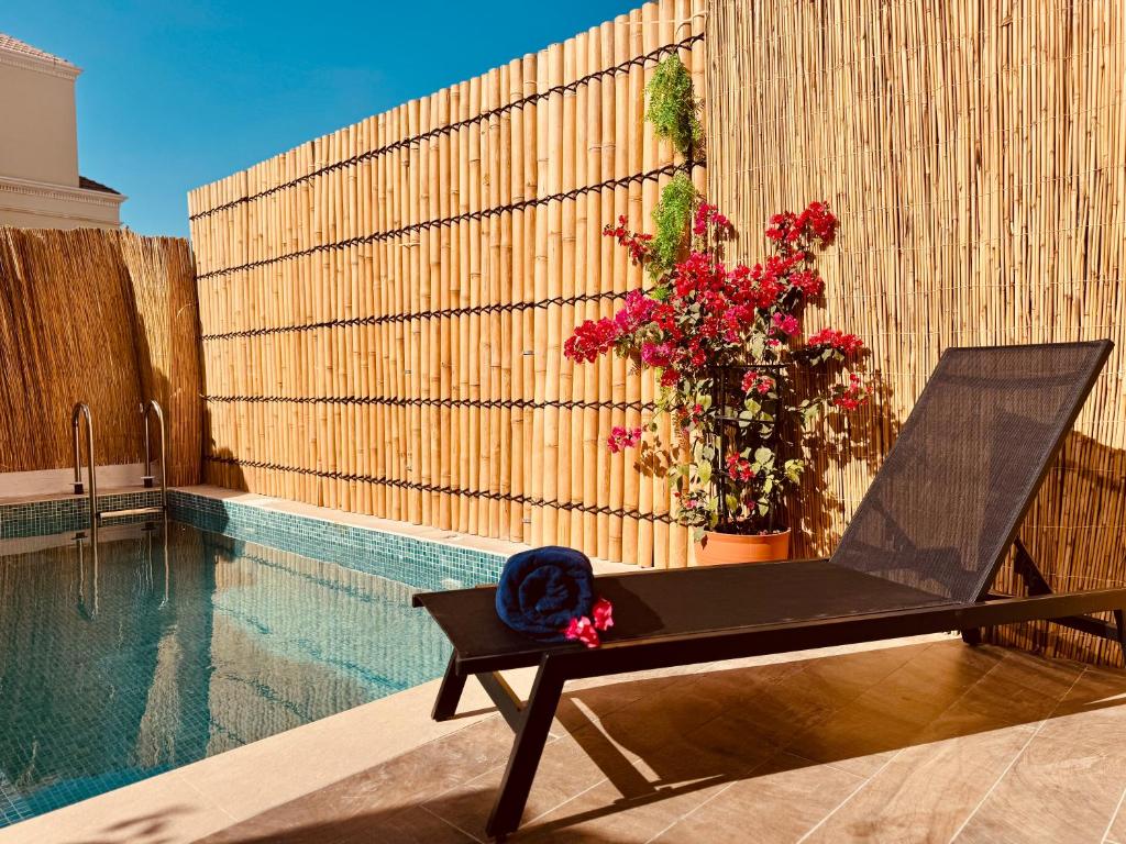 Western Townhouse with private swimming pool
