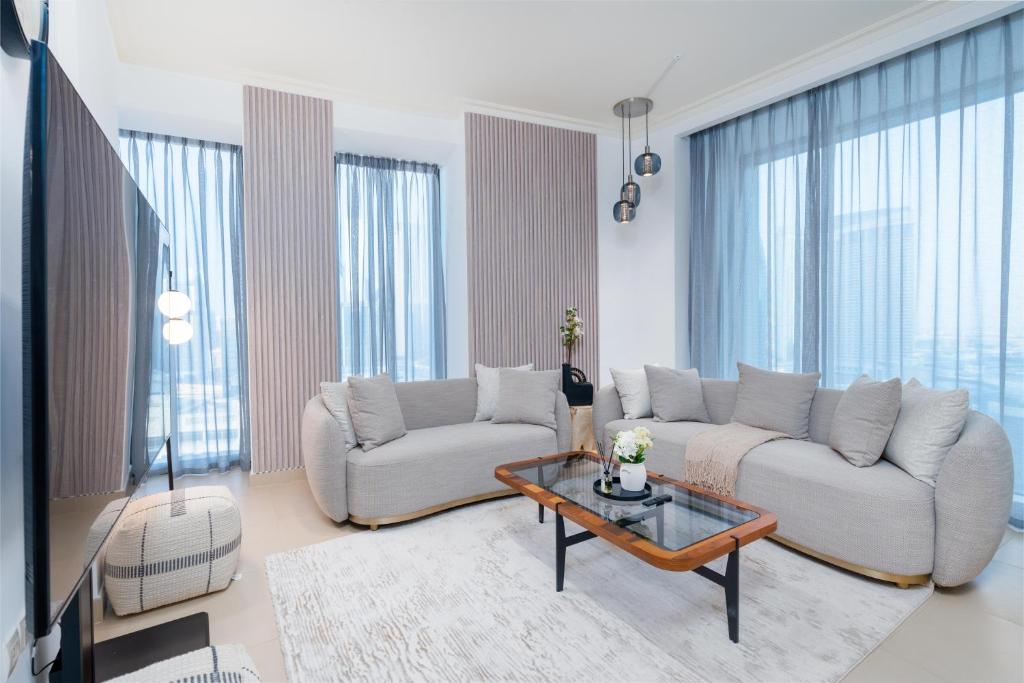 WhiteSage - Unbeatable Views of Burj Khalifa in this Huge 3BR