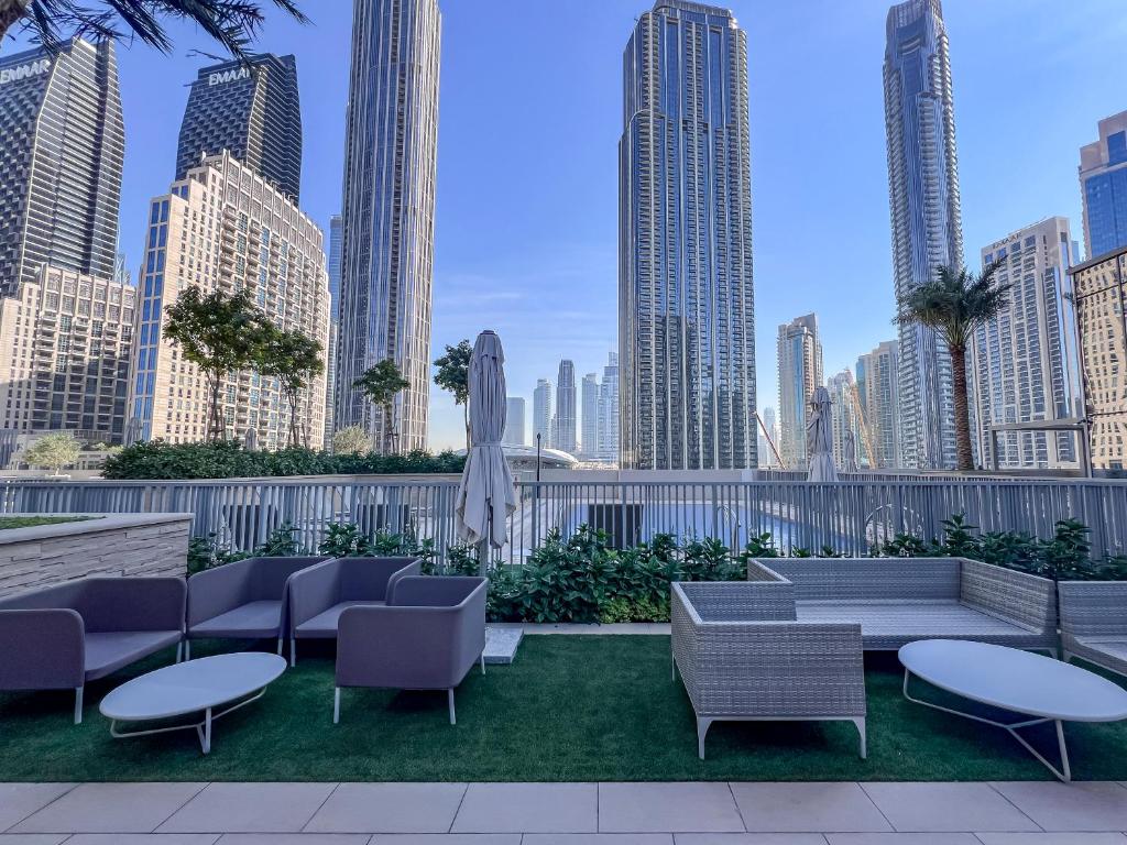 Wonderful 2BR Modernly Forte Tower Downtown