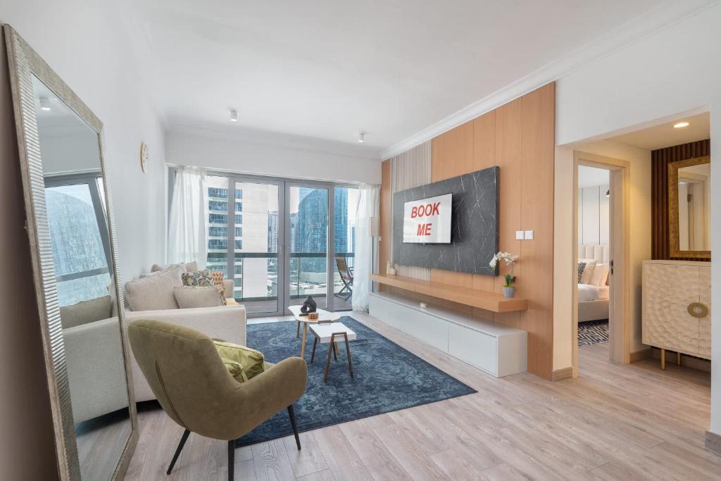 Modern 1-Bedroom With Stunning View of a City Skyline in Downtown