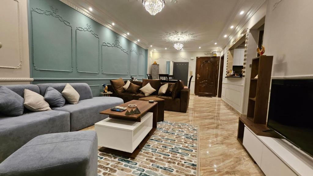 ZLATO Pyramids View Tours & Apartments